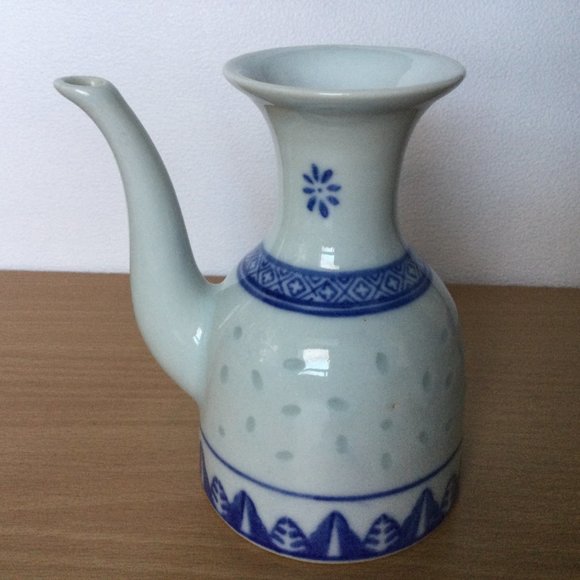 Chinese blue and white rice eye grain translucent porcelain small jar flower - Picture 2 of 4